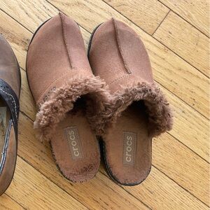 Women’s fur lined crocs clogs 6